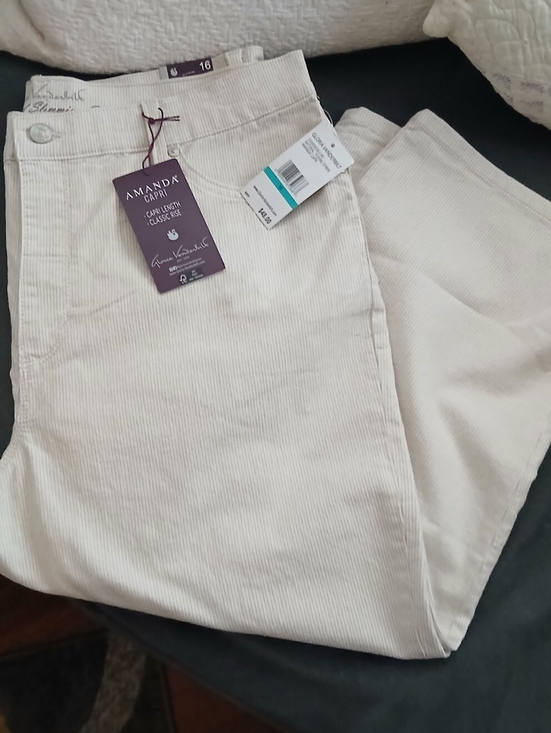 Amanda Capri - Picture 1 of 7